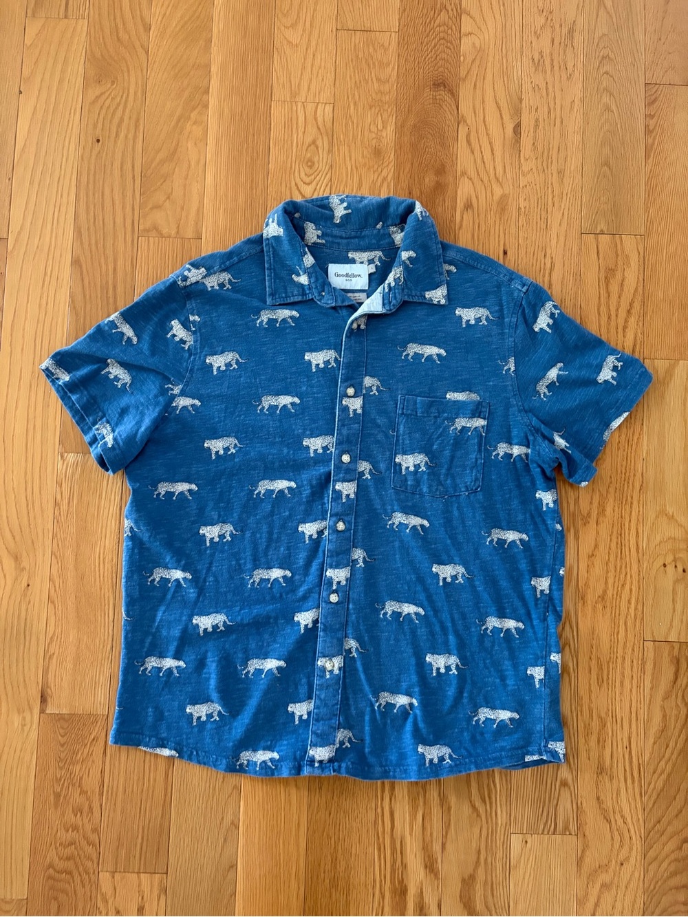 Goodfellow & Co Blue Short-Sleeve Button-Down Shirt with White Animal Motif